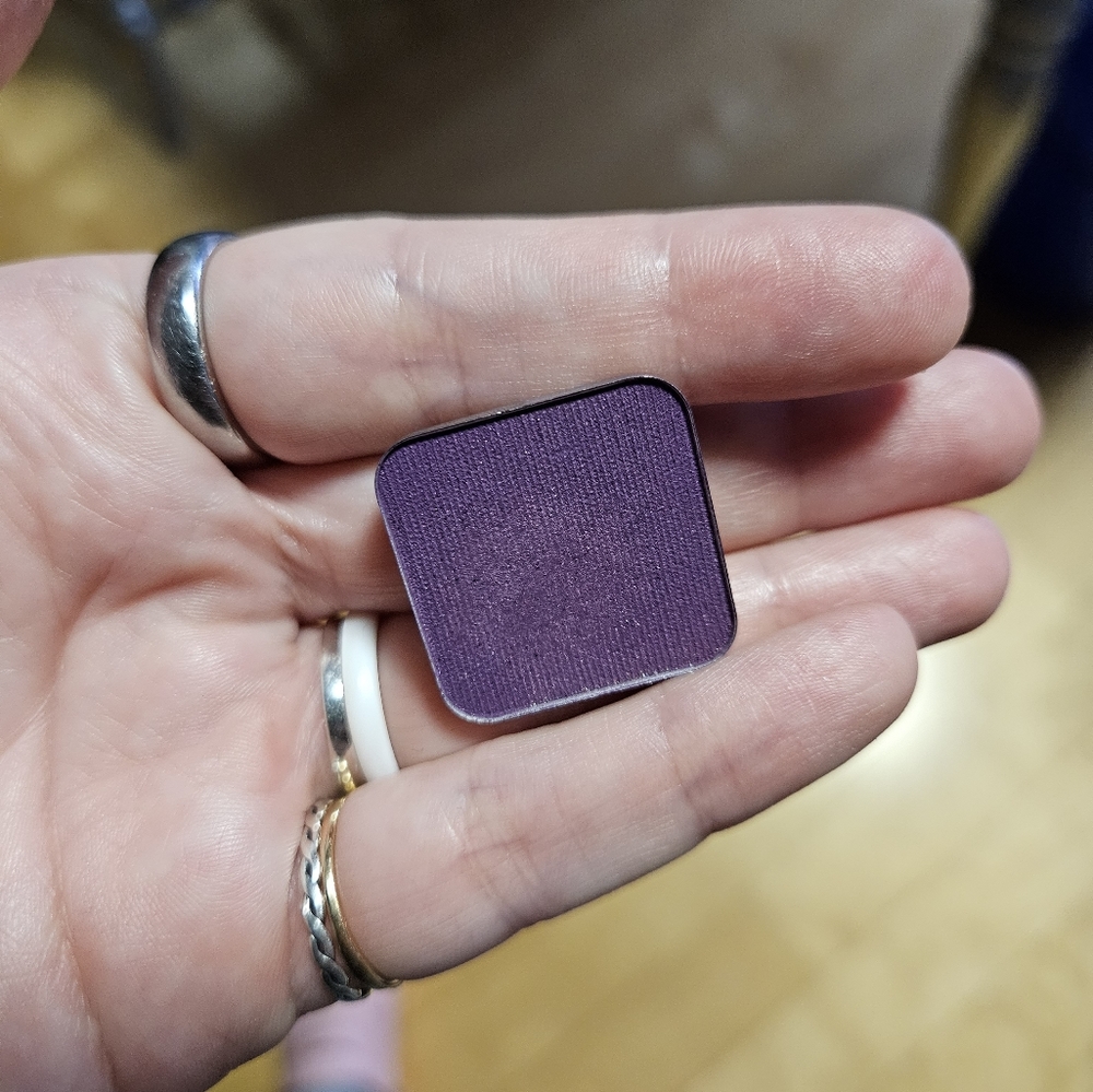 Makeup Geek single purple Power Pigment